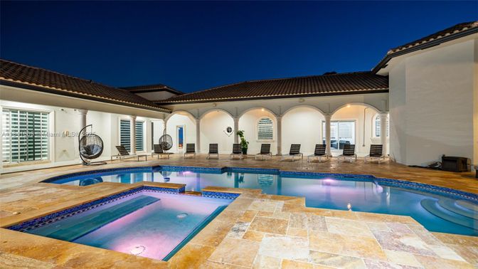 Exterior, Pool