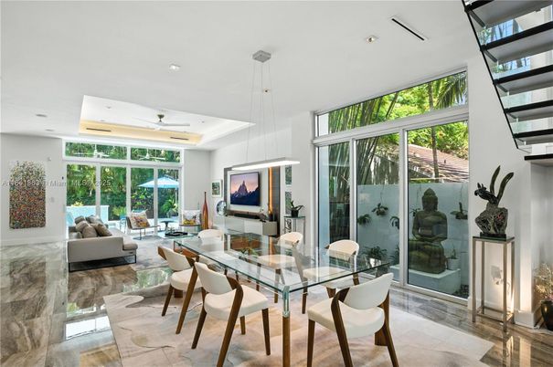 Dining room, Interior, Living room, Pendant Lights, Recessed Lighting