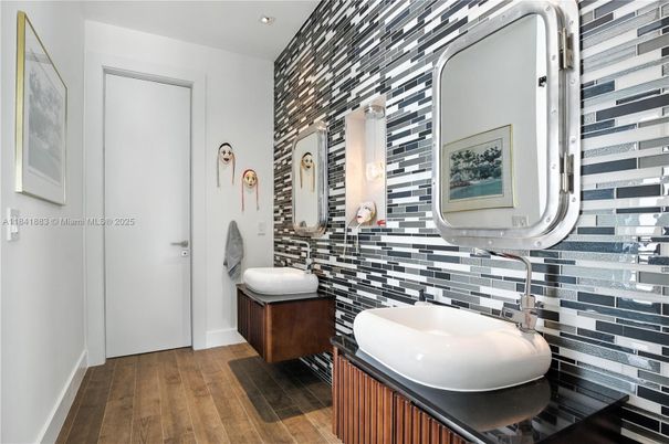 Bathroom, Interior, Recessed Lighting, Wood Texture Flooring