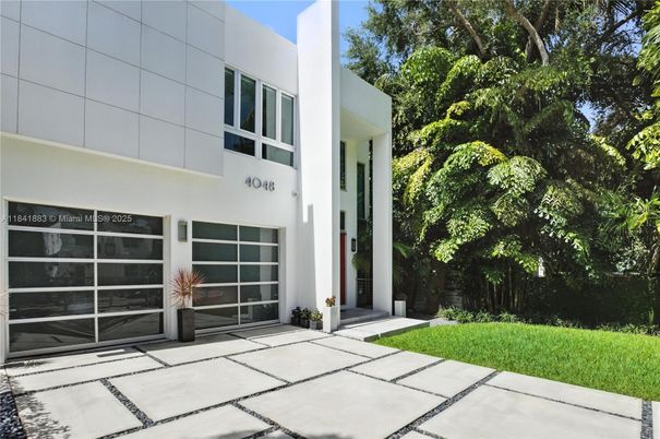 Attached, Exterior, Facade, Modern