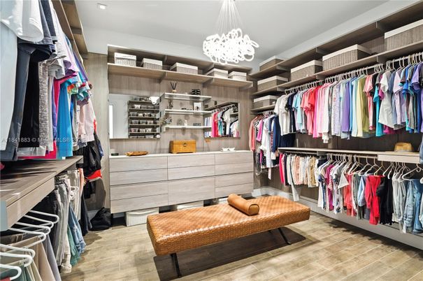 Interior, Pendant Lights, Recessed Lighting, Walk-in Closets, Wood Texture Flooring