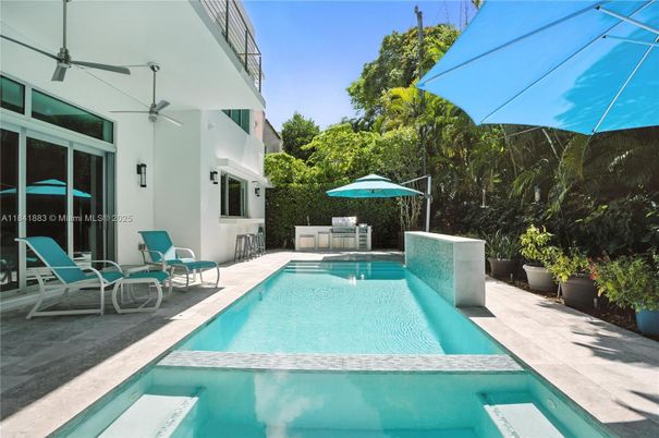 Exterior, Pool