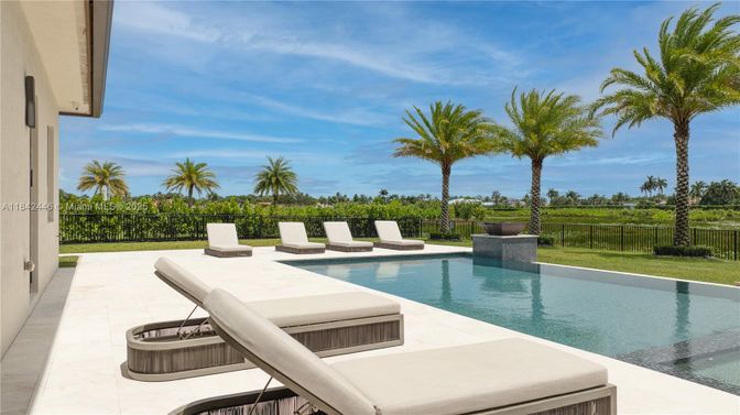 Exterior, Pool, Water