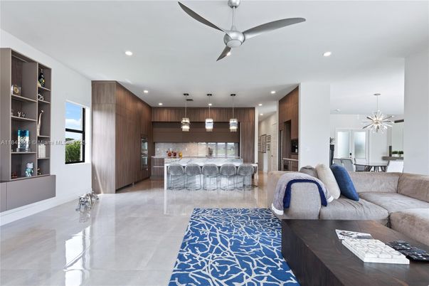 Interior, Kitchen, Living room, Pendant Lights, Recessed Lighting, Stainless Steel Appliances