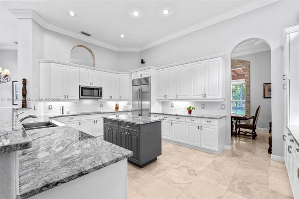 Dining room, Interior, Kitchen, Recessed Lighting, Stainless Steel Appliances