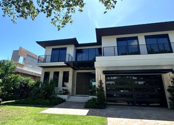 Attached, Exterior, Facade, Modern