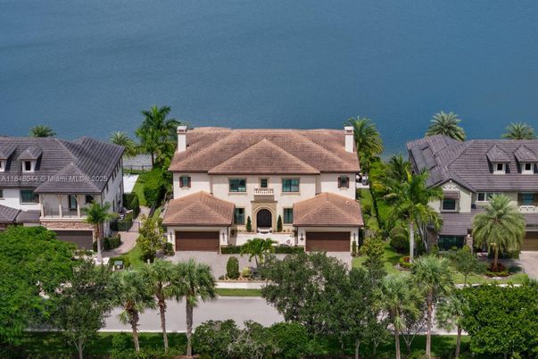 Attached, Exterior, Facade, Mediterranean