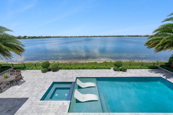 Exterior, Pool, Water