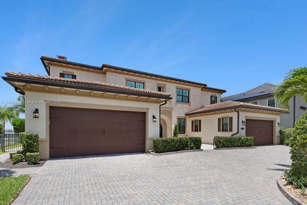 Attached, Exterior, Facade, Mediterranean