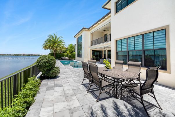 Exterior, Pool, Water