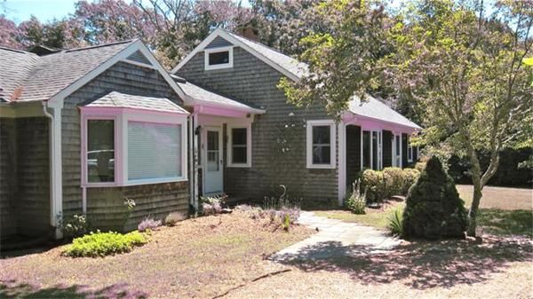Exterior, Facade, Brick Facade, Backyard, Ranch