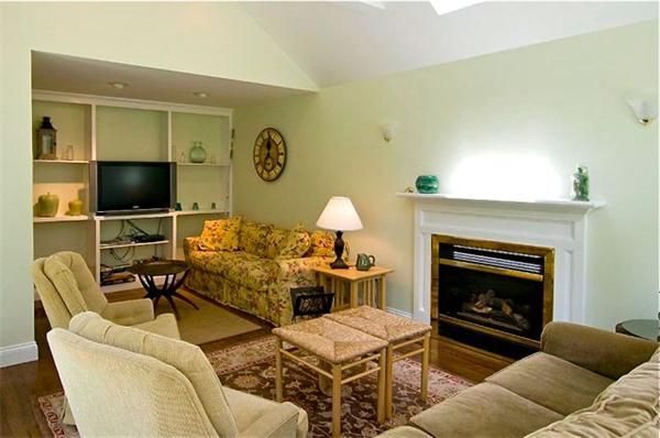 Interior, Wood Texture Flooring, Recessed Lighting, Living room, Fireplace