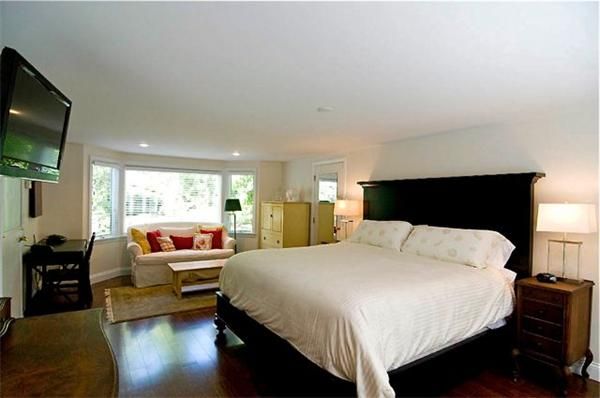 Interior, Bedroom, Wood Texture Flooring, Recessed Lighting