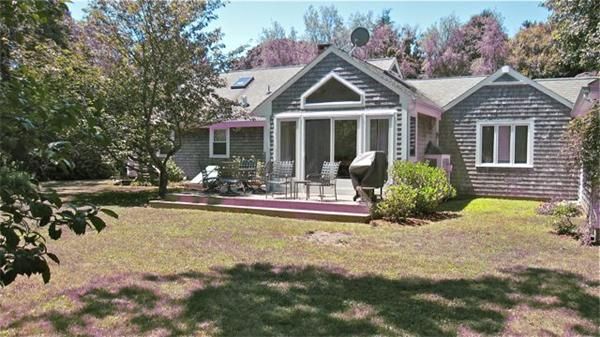 Exterior, Facade, Backyard, Ranch