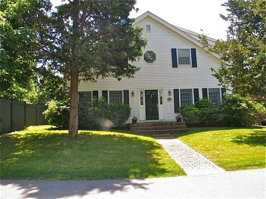 Exterior, Facade, Backyard, Farmhouse