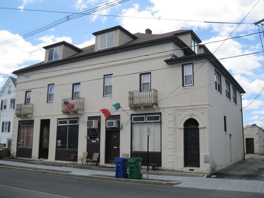Exterior, Facade, American Foursquare