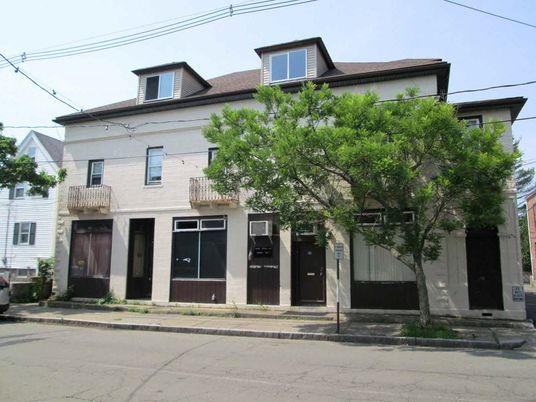 Exterior, Facade, American Foursquare