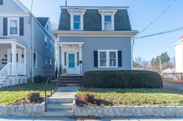 Exterior, Facade, American Foursquare