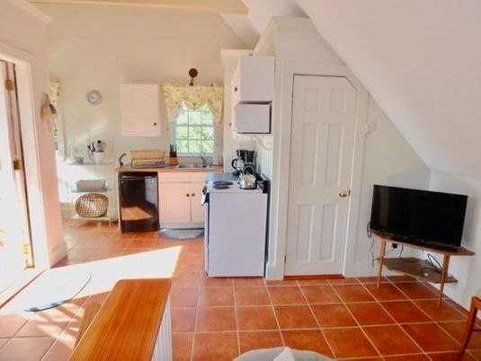 Interior, Home Office, Tile Countertops, Ceramic Tile