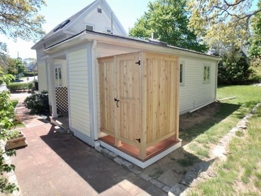 Exterior, Detached Garage