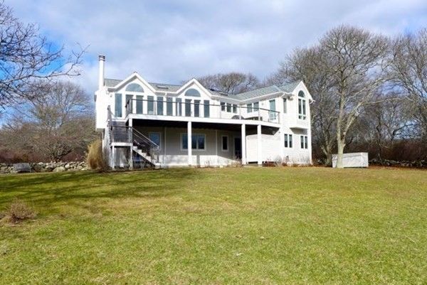 Exterior, Facade, Backyard, Farmhouse