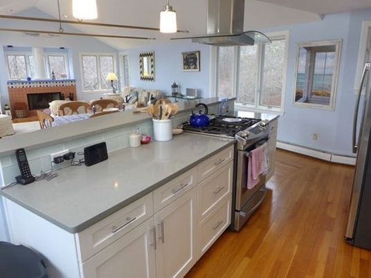 Interior, Kitchen, Wood Texture Flooring, Recessed Lighting, Living room, Fireplace, Pendant Lights