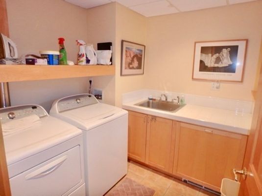 Interior, Washer, Recessed Lighting, Ceramic Tile