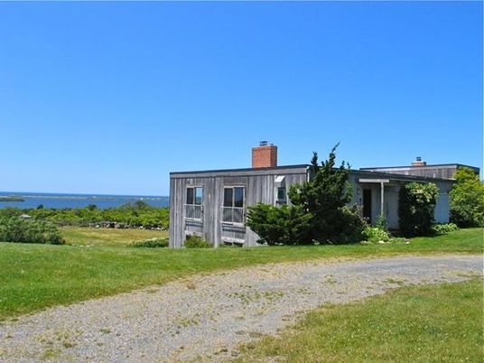 Exterior, Lake, Backyard