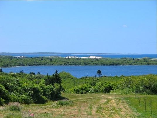Exterior, Lake
