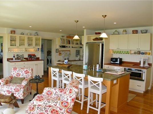 Interior, Kitchen, Wood Texture Flooring, Recessed Lighting, Dining room, Stainless Steel Appliances, Pendant Lights