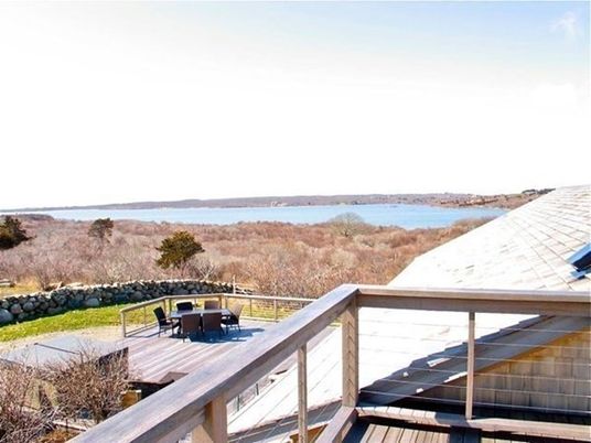 Exterior, Lake