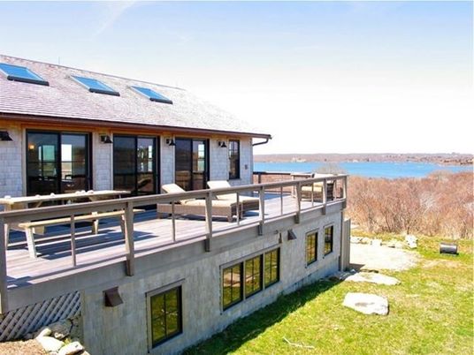 Exterior, Lake, Backyard