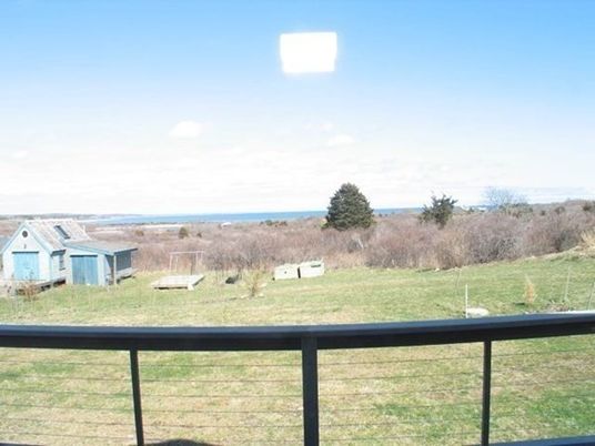 Exterior, Backyard, Water