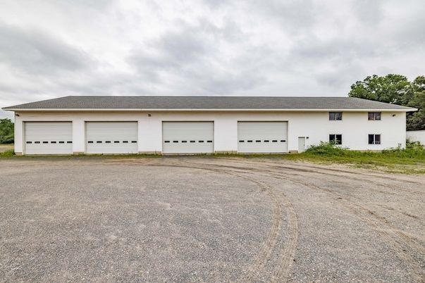 Attached, Exterior, Facade, Ranch