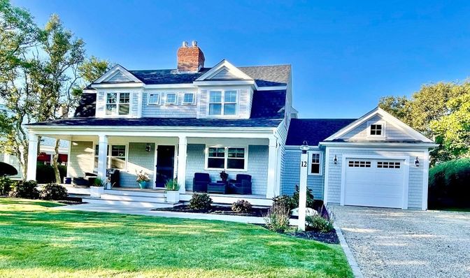Attached, Exterior, Facade, Farmhouse