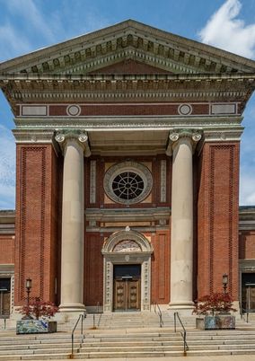 Exterior, Facade, Brick Facade, Chicago School