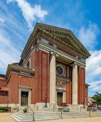 Exterior, Facade, Brick Facade, Chicago School