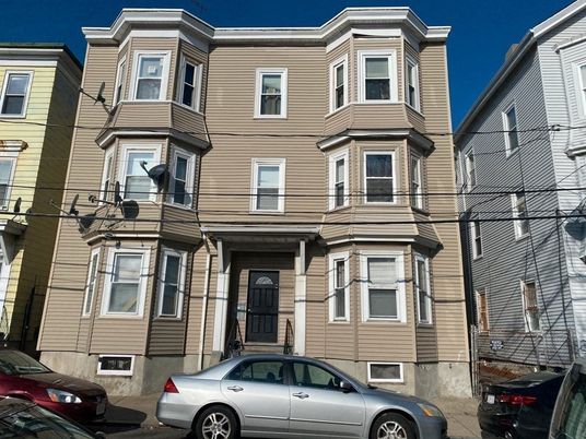 Exterior, Facade, Rowhouse