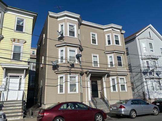 Exterior, Facade, Rowhouse