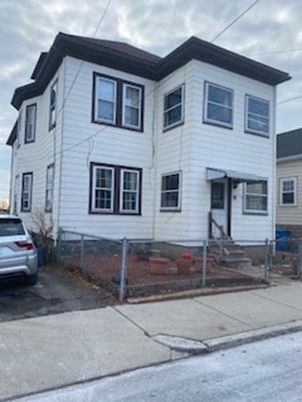 Exterior, Facade, Rowhouse
