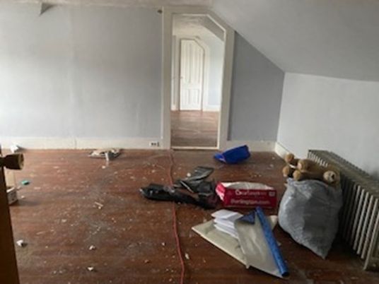 Empty room, Interior