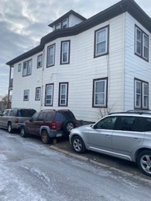 Exterior, Facade, Rowhouse