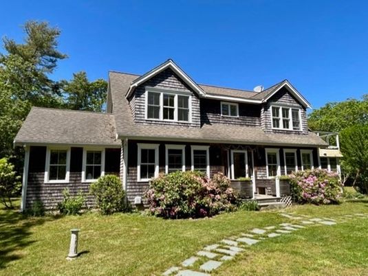 Exterior, Facade, Backyard, Farmhouse