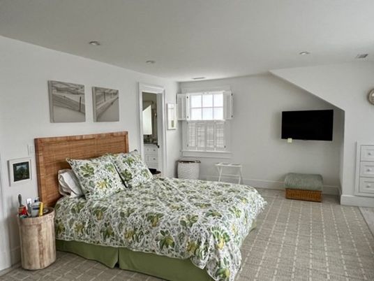 Interior, Bedroom, Recessed Lighting, Ceramic Tile