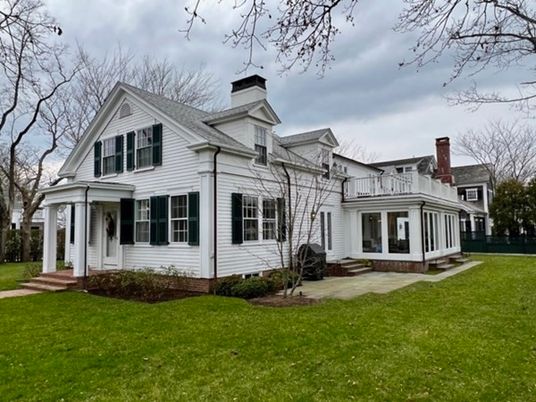 Exterior, Facade, Backyard, Queen Anne Victorian