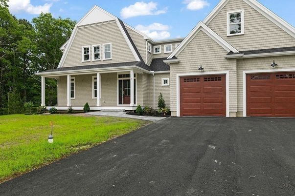 Attached, Exterior, Facade, Farmhouse
