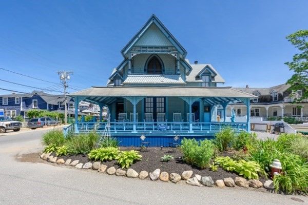 Exterior, Facade, Queen Anne Victorian