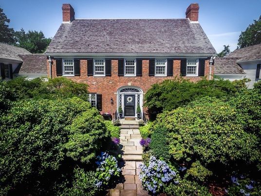 Exterior, Facade, Brick Facade, Georgian