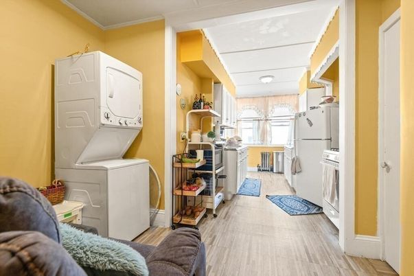 Interior, Utility Closets, Washer, Wood Texture Flooring