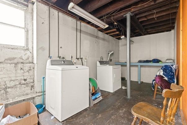 Interior, Washer, Wooden Beams
